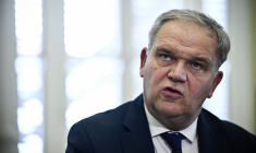 Le ministre des outre-mer François-Noël Buffet à Fort-de-France, en Martinique, le 12 novembre 2024. ( AFP / JULIEN DE ROSA )