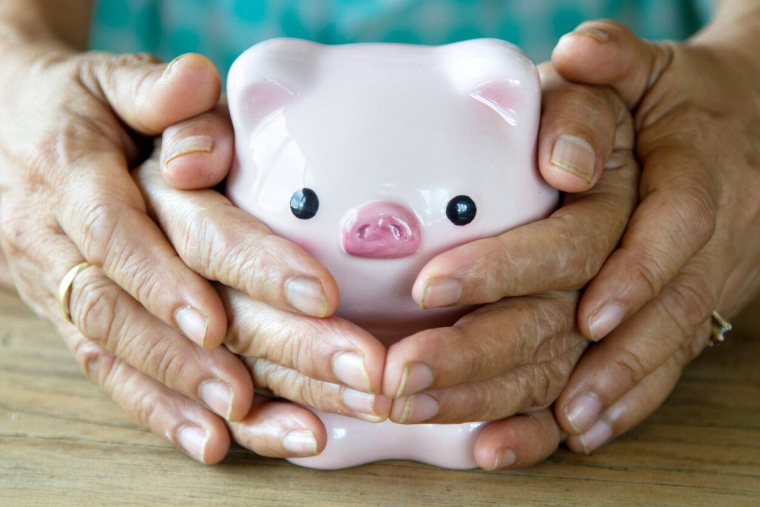 Placement en maison de retraite : quelles options pour limiter les dépenses ? - iStock.com / piyaset