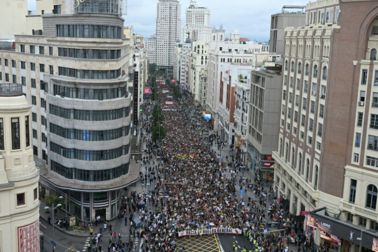 Manifestation pour le droit au logement à Madrid en Espagne le 3 octobre 2026 ( AFP / JAVIER SORIANO )