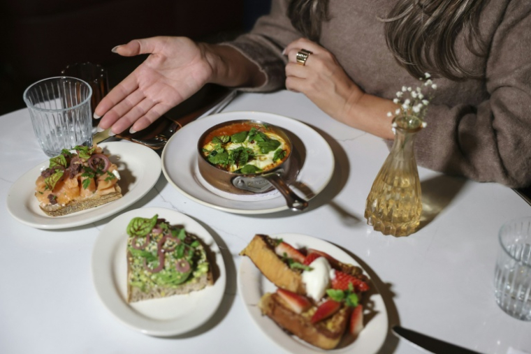 Des petits plats au restaurant Le Petit Village de New York, le 10 décembre 2025 ( AFP / ANGELA WEISS )