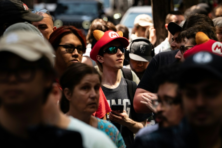 File d'attente pour acheter la Switch 2 de Nintendo, le 4 juin 2025 à New York ( AFP / David Dee Delgado )