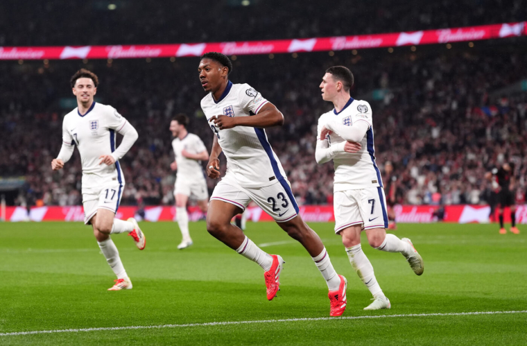 L’Angleterre ne se loupe pas face à l’Albanie, Myles Lewis-Skelly buteur pour sa première
