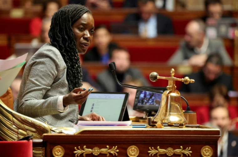 La députée LFI et vice-présidente de l'Assemblée nationale Nadège Abomangoli le 27 novembre 2025 à l'Assemblée nationale à Paris ( AFP / Ludovic MARIN )