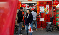 Avec la fin des confinements, les chinois se rendent de nouveau dans les magasins