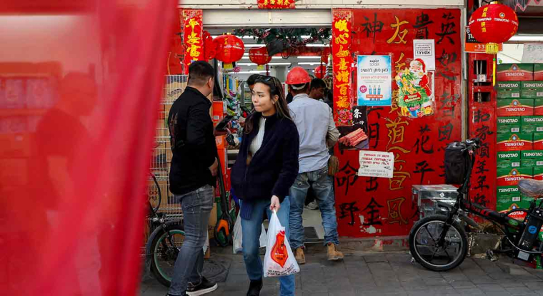 Avec la fin des confinements, les chinois se rendent de nouveau dans les magasins