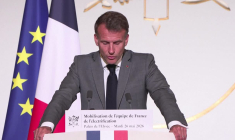Véhicules électriques: Stellantis va investir un milliard d'euros à Mulhouse (Macron)