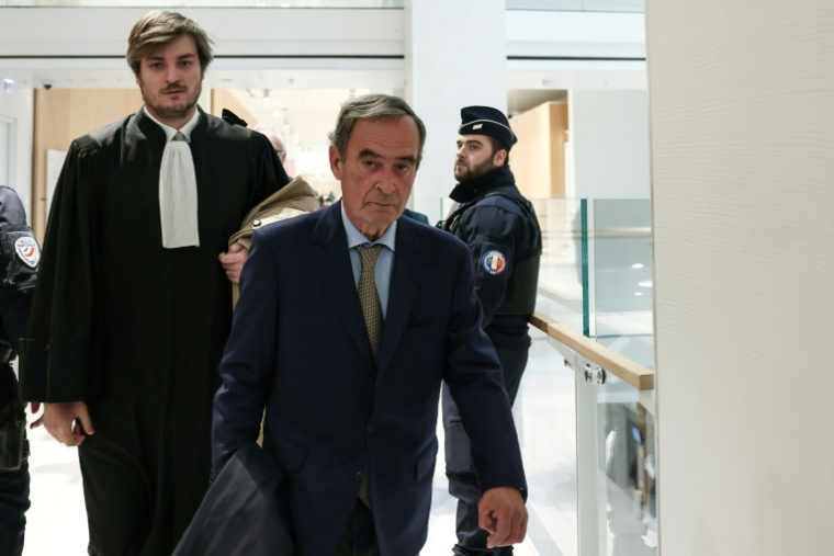 L'ancien PDG de Lafarge, Bruno Lafont, arrive au tribunal correctionnel de Paris le 13 avril 2026 ( AFP / Behrouz MEHRI )