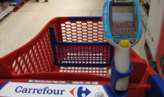 carrefour caddie scan and go course (Crédit: One by one / Flickr)
