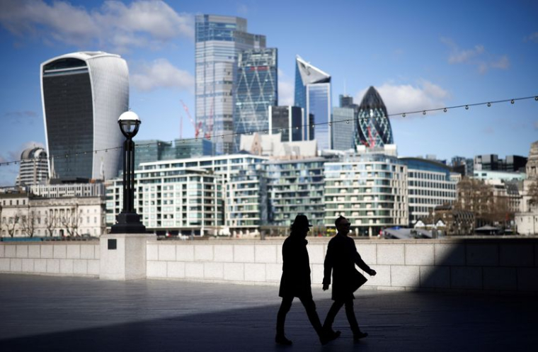 LA CROISSANCE DANS LE PRIVÉ S'ACCÉLÈRE, PRESSIONS SUR LES PRIX