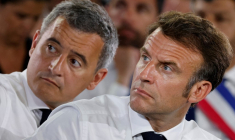 Le président de la République Emmanuel Macron (à droite) et le ministre de l'Intérieur Gérald Darmanin assistent à une réunion publique à Marseille, le 26 juin 2023.  ( POOL / LUDOVIC MARIN )