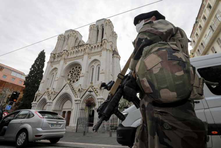UN HOMME EN GARDE À VUE DANS LE CADRE DE L'ATTAQUE DE NICE, PRECISE BFMTV