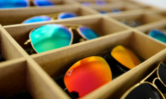 ESSILORLUXOTTICA TOUT JUSTE BÉNÉFICIAIRE AU PREMIER SEMESTRE AVEC LES CONFINEMENTS