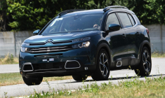 Le C5 Aircross fait partie des modèles concernés par la nouvelle campagne de rappel menée par Stellantis (illustration) ( AFP / FRED TANNEAU )