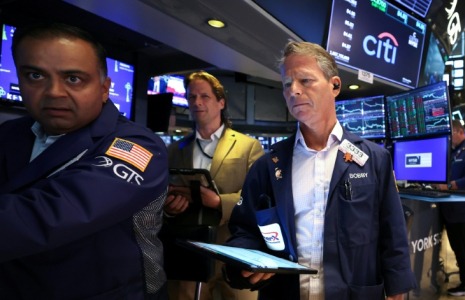 Des opérateurs à la Bourse de New York le 30 juin 2025 ( AFP / TIMOTHY A. CLARY )