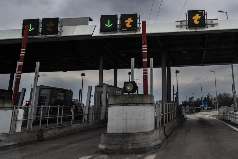 Sur l'autoroute A7 à la hauteur de Reventin-Vaugris dans l'Isère, le 27 janvier 2023 ( AFP / JEAN-PHILIPPE KSIAZEK )