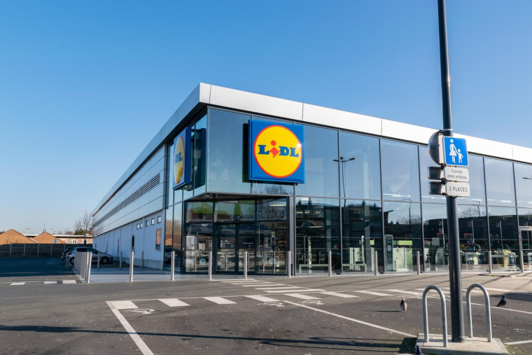 Après les baskets et l’électroménager, le leader du hard discount s’attaque au secteur de la domotique. crédit photo : mimpki/Shutterstock / mimpki