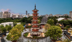 Il est possible d’investir sur le marché boursier chinois via des fonds spécialisés ou des trackers.