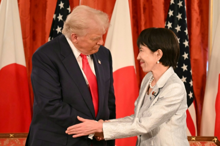 Le président américain Donald Trump et la Première ministre japonaise Sanae Takaichi à Tokyo, le 28 octobre 2025 ( AFP / ANDREW CABALLERO-REYNOLDS )