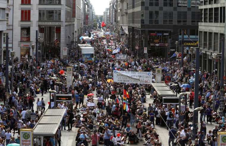 ALLEMAGNE: UNE MANIFESTATION CONTRE LES MESURES SANITAIRES AUTORISÉE À BERLIN