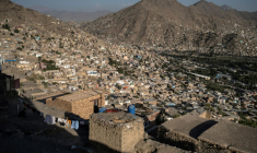 Vue générale de Kaboul, le 3 août 2025, où de nombreux Afghans ont un mal croissant à se loger, surtout ceux revenus du Pakistan et d'Iran récemment ( AFP / Wakil KOHSAR )