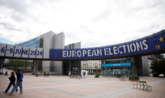 Un panneau annonçant les prochaines élections européennes, au Parlement européen à Bruxelles