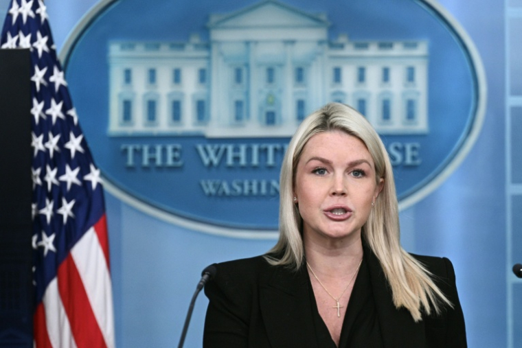 Karoline Leavitt, la porte-parole de la Maison Blanche, lors d'un point presse à Washington, le 27 avril 2026 ( AFP / Brendan SMIALOWSKI )
