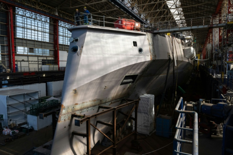 Dans les ateliers de Naval Group à Lorient, dans l'ouest de la France, où sont fabriquées des frégates, le 30 septembre 2026 ( AFP / Sebastien Salom-Gomis )