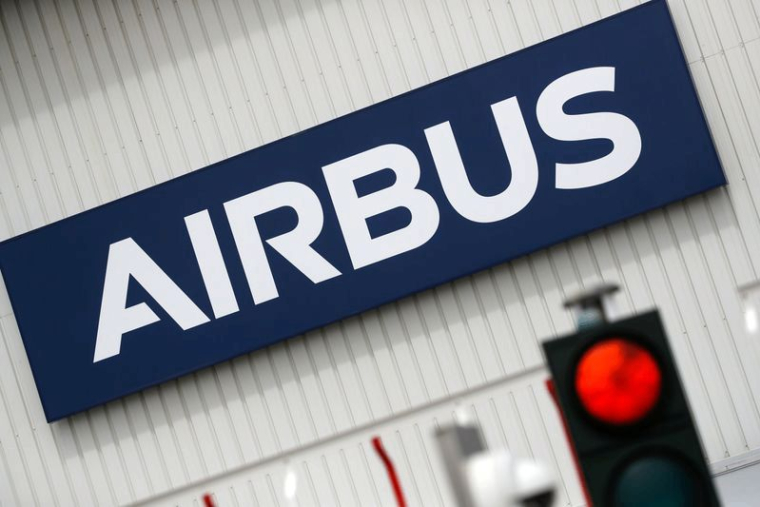 AIRBUS ÉVOQUE LE RISQUE DE DÉPARTS CONTRAINTS