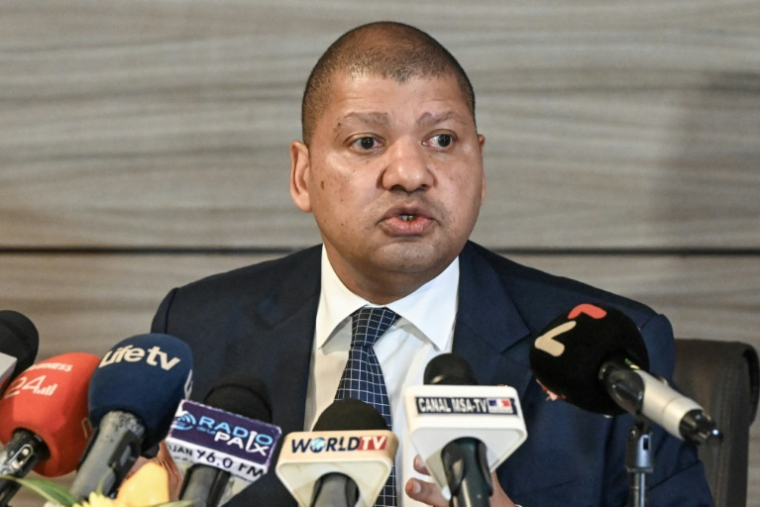 Jean-Louis Billon, membre du Parti démocratique de Côte d'Ivoire (PDCI), lors d'une conférence de presse à Abidjan, le 26 mai 2025, où il déclare sa candidature à la prochaine élection présidentielle  en octobre 2025 ( AFP / Sia KAMBOU )