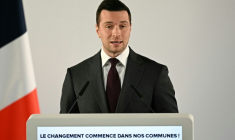 Le président du RN Jordan Bardella s'exprime le 15 mars 2026 à Beaucaire, dans le Gard ( AFP / Gabriel BOUYS )