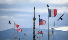 Les drapeaux des pays participant au G7 à Evian, le 10 juin 2026 ( AFP / Fabrice COFFRINI )