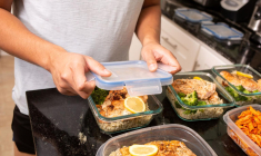 Le batch cooking permet de faire des économies et de gagner du temps. ( crédit photo : Getty Images )