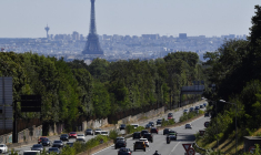 Des véhicules sur l'A13, aux abords de Paris (illustration) ( AFP / JULIEN DE ROSA )