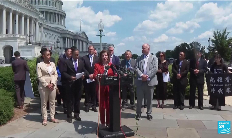 Etats-Unis : Il est "légitime" de s'interroger sur l'état de santé de Biden, estime Nancy Pelosi