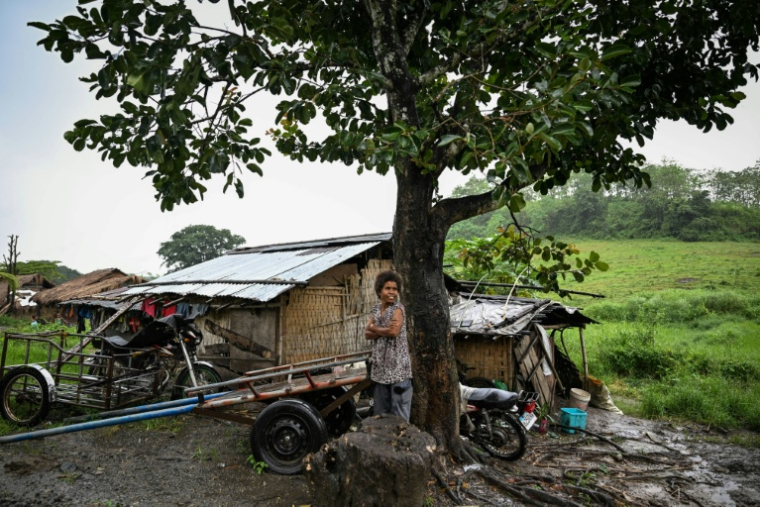 Une habitante dont le village est menacé par un vaste projet de pôle technologique à l'initiative des Etats-Unis, le 2 septembre 2026 à Capas, à une centaine de kilomètres au nord de Manille ( AFP / Jam STA ROSA )