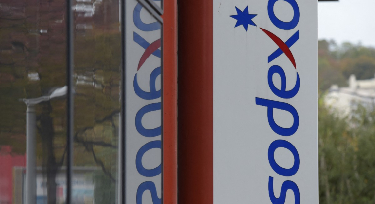 Le titre du géant de la restauration collective perd 14% sur un an. (© E. Piermont / AFP)