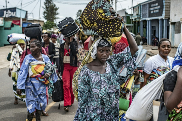 Des réfugiés fuyant d'intenses bombardements dans la région de Kamanyola, dans l'est de la République démocratique du Congo, arrivent à Bugarama, au Rwanda voisin, le 5 décembre 2025 ( AFP / - )
