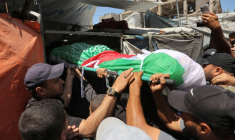 Le corps d'Ezzedine Al-Haddad, chef de la branche armée du Hamas, tué lors d'une frappe israélienne nocturne avec des membres de sa famille, lors de ses funérailles à Gaza, le 16 mai 2026 ( AFP / Omar AL-QATTAA )