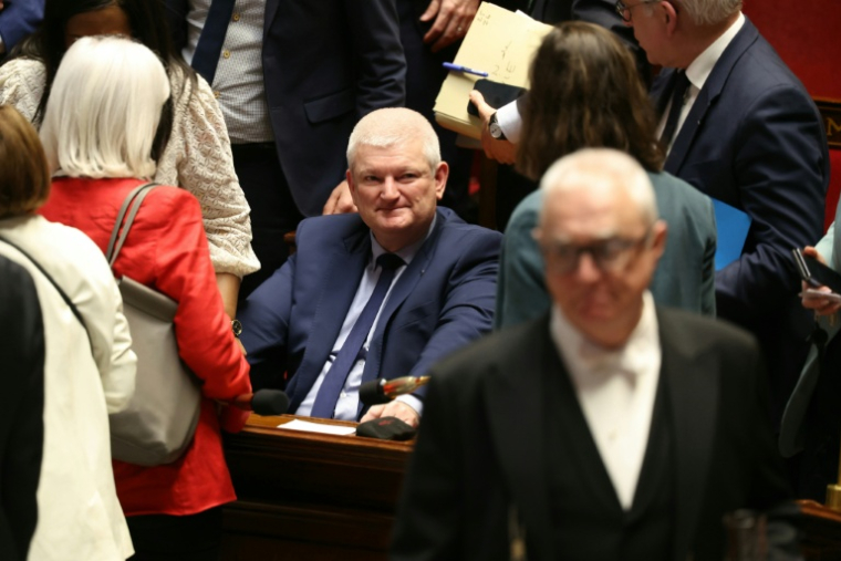 Olivier Falorni (au centre)  à l'Assemblée nationale à Paris le 25 février 2026  ( AFP / Alain JOCARD )