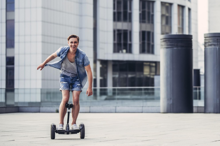 Les nouveaux véhicules urbains sont de plus en plus fréquents dans les villes.