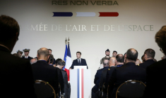 Le président Emmanuel Macron lors de sa visite à Toulouse, au siège du Commandement de l'espace, qu'il vient d'inaugurer, le 12 novembre 2025 ( POOL / Guillaume HORCAJUELO )