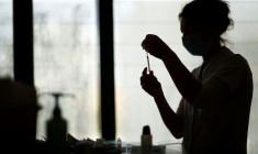 CORONAVIRUS/FRANCE: LA HAS FAVORABLE À LA VACCINATION PAR LES DENTISTES ET LES VÉTÉRINAIRES
