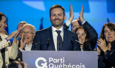 Le chef du Parti québécois (PQ), Paul St-Pierre Plamondon, après sa victoire en tant que futur Premier ministre du Québec, le 5 octobre 2026 à Montréal ( AFP / ANDREJ IVANOV )
