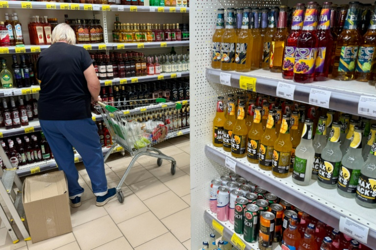 Des clients achètent de l'alcool dans un supermarché de Vologda, le 14 juillet 2026 ( AFP / Igor IVANKO )