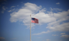 Un drapeau américain est vu à Normal, Illinois