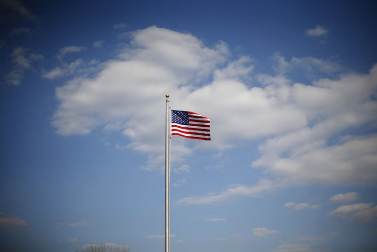Un drapeau américain est vu à Normal, Illinois