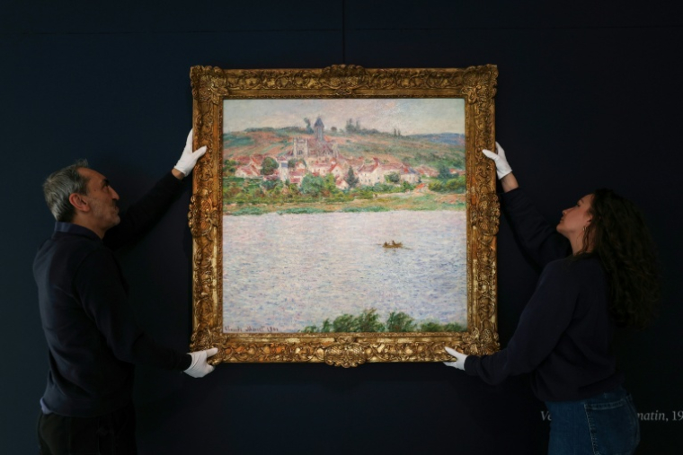 Le tableau "Vétheuil, Effet du Matin" (1901) le 9 avril 2026 à Paris  ( AFP / Anne-Christine POUJOULAT )