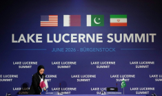 La salle de la réunion quadripatite entre l'Iran, les Etats-Unis et les médiateurs qataris et pakistanais dans l'hôtel de Bürgenstock, en Suisse, le 21 juin 2026 ( POOL / Nathan Howard )