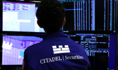 Un opérateur à la Bourse de New York le 11 août 2025 ( AFP / TIMOTHY A. CLARY )