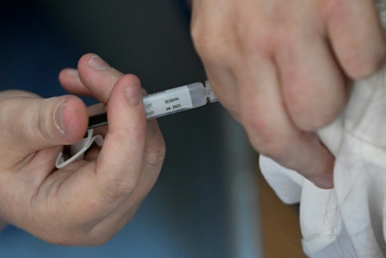 Vaccination contre les infections à papillomavirus humain dans un collège de Vern-sur-Seiche, en périphérie de Rennes, le 9 octobre 2023 ( AFP / Damien MEYER )